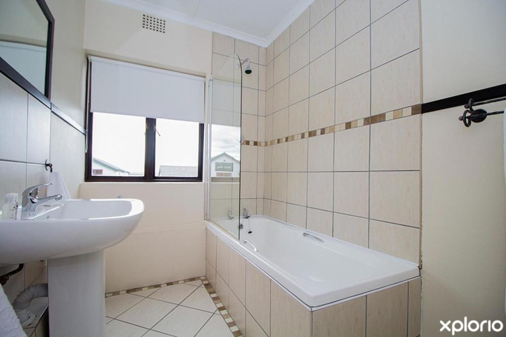Victoria Hotel Бредасдорп Экстерьер фото