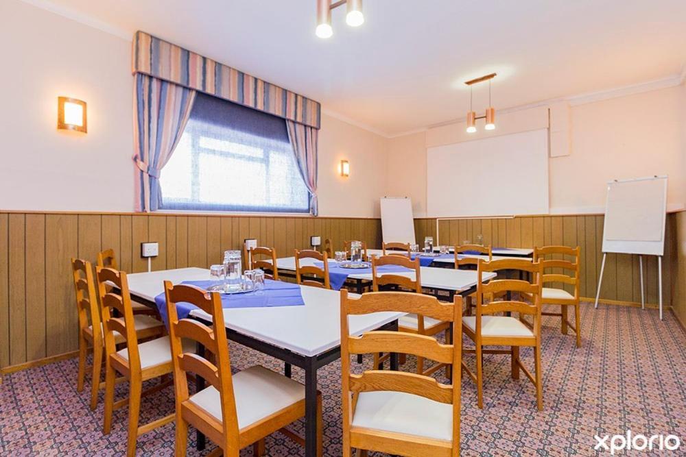 Victoria Hotel Бредасдорп Экстерьер фото