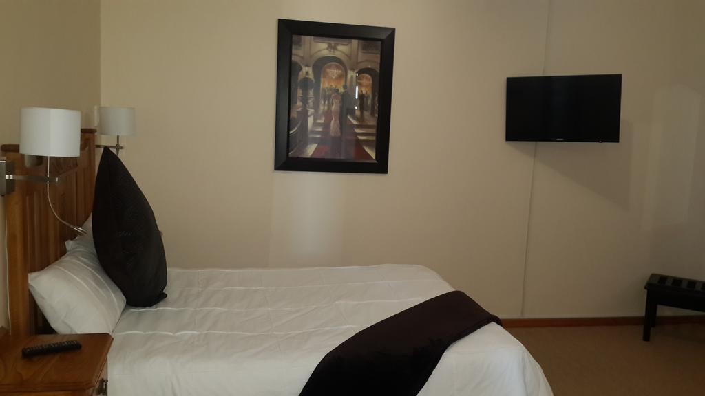 Victoria Hotel Бредасдорп Номер фото