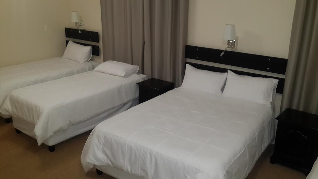 Victoria Hotel Бредасдорп Номер фото