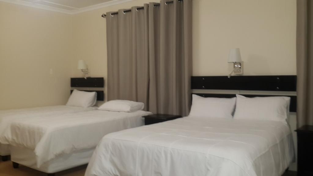 Victoria Hotel Бредасдорп Номер фото