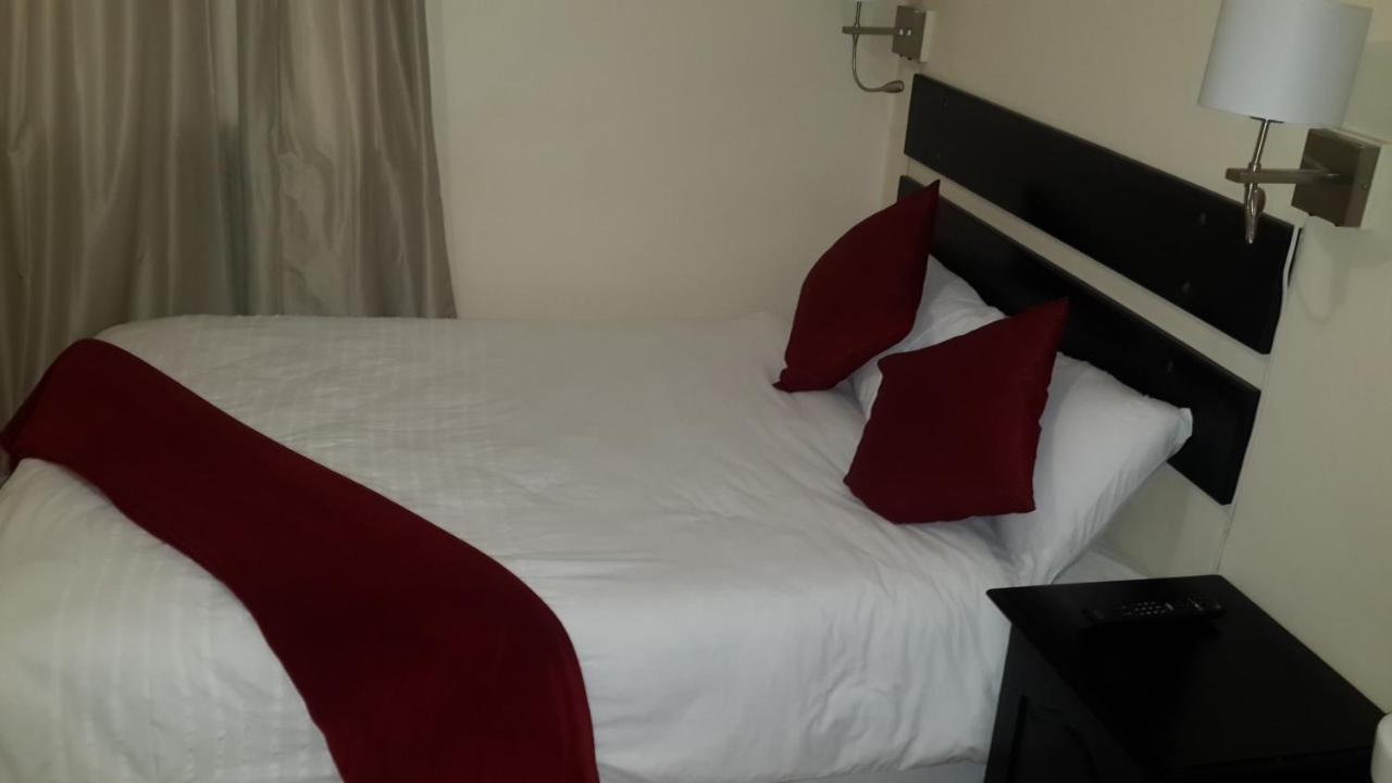 Victoria Hotel Бредасдорп Номер фото